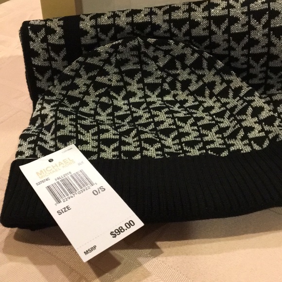 MICHAEL Michael Kors Other - Michael Kors Hat and Scarf Boxed Gift Set